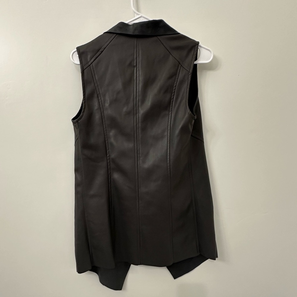 T. Tahari Faux Suede Leather Waterfall Open Front Vest Grey size Small - Picture 3 of 16